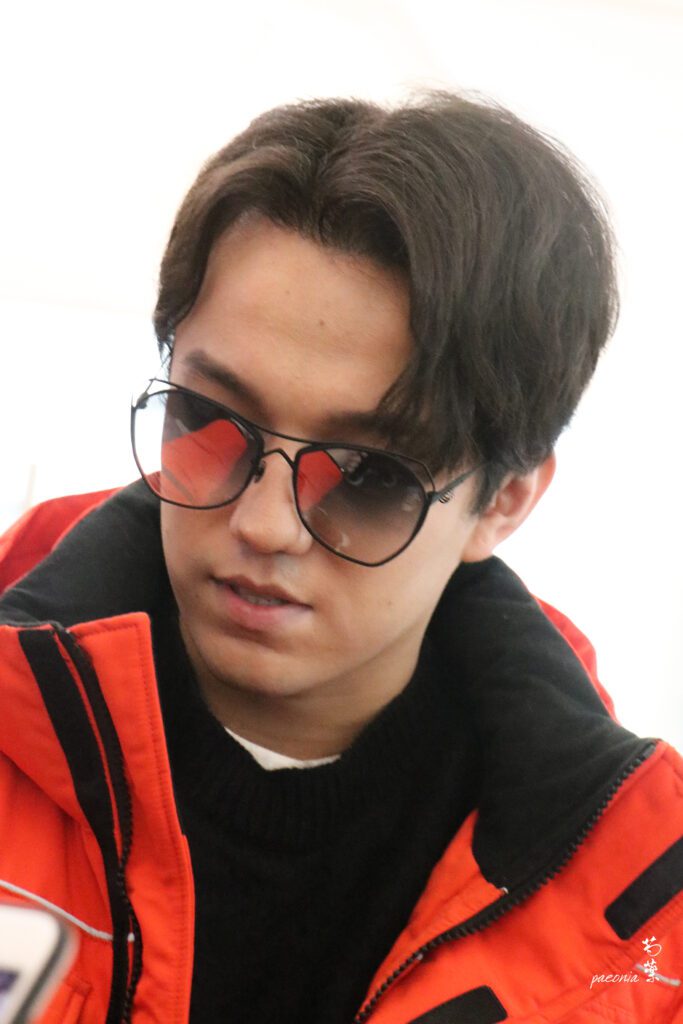 2020_10_Jan_Dimash_Ningbo airport farewell_ Simona